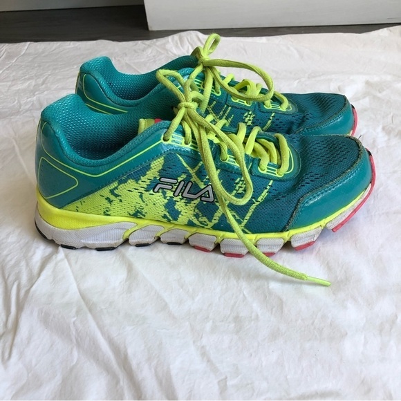 FILA Green Running Sneakers Size 7.5 - Picture 1 of 5